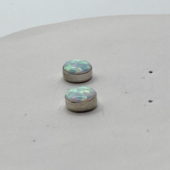 Vtg Sterling & White Opal Round Stud Earrings / 6mm - Picture 4 of 8